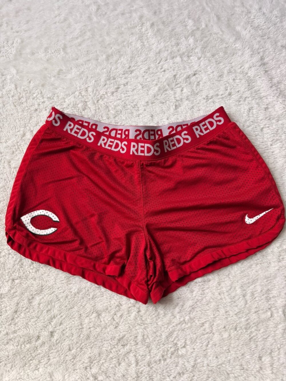 Nike Cincinnati Reds Dri-FIT Mesh Athletic Shorts Women's Small Red MLB - Picture 2 of 9